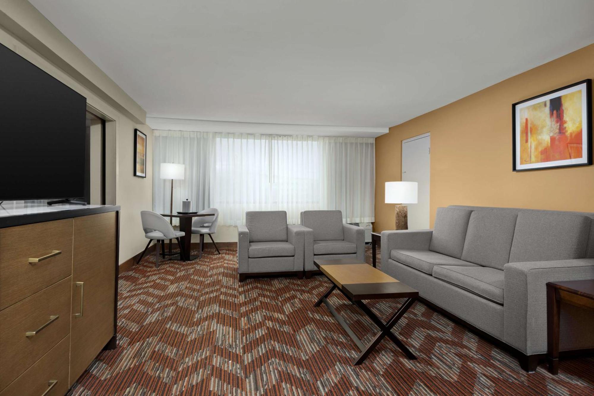 Doubletree By Hilton Greensboro Airport Exterior foto