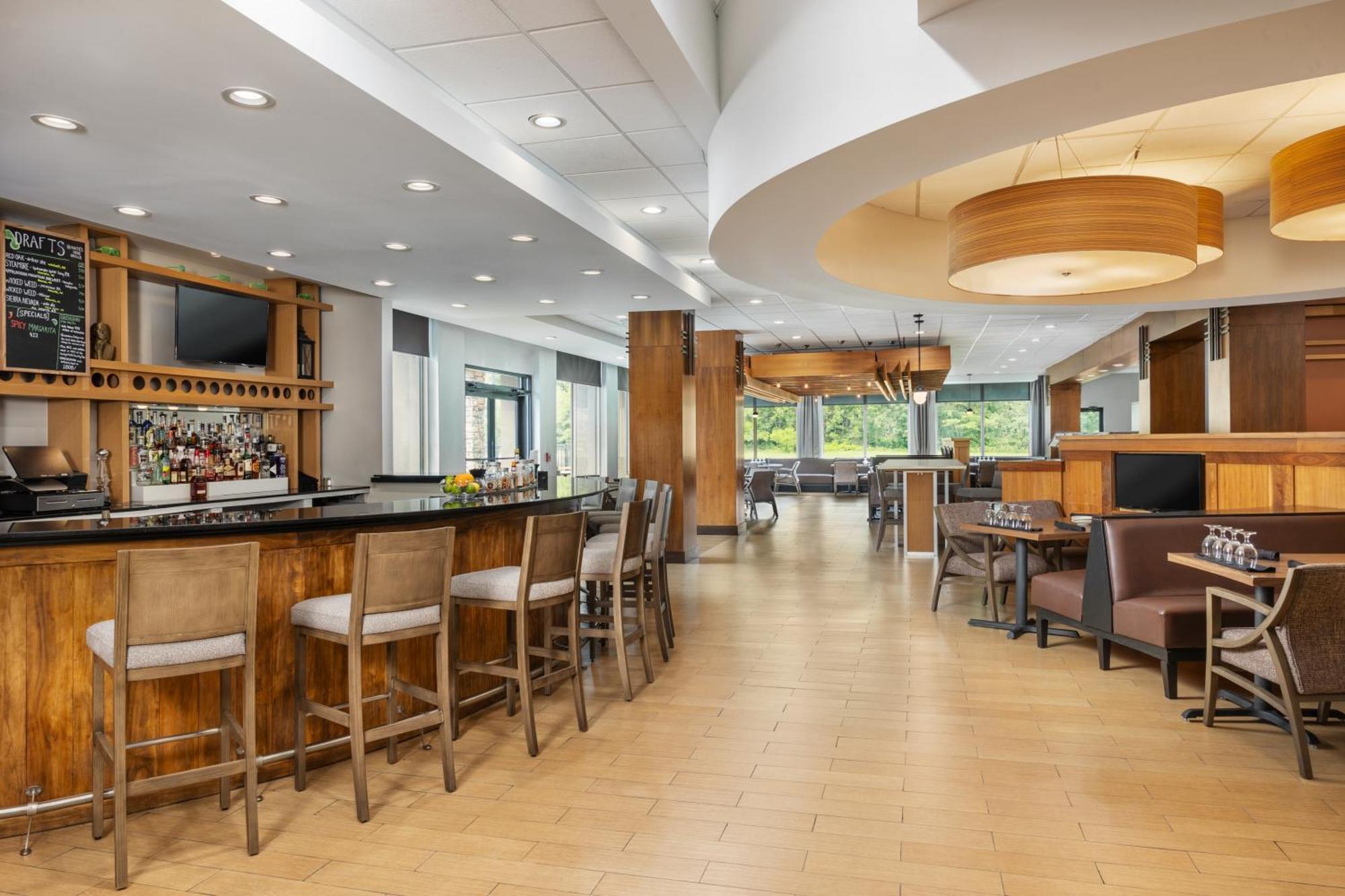 Doubletree By Hilton Greensboro Airport Exterior foto