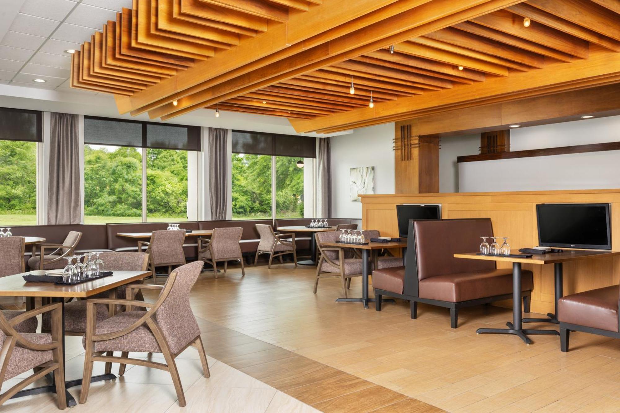 Doubletree By Hilton Greensboro Airport Exterior foto