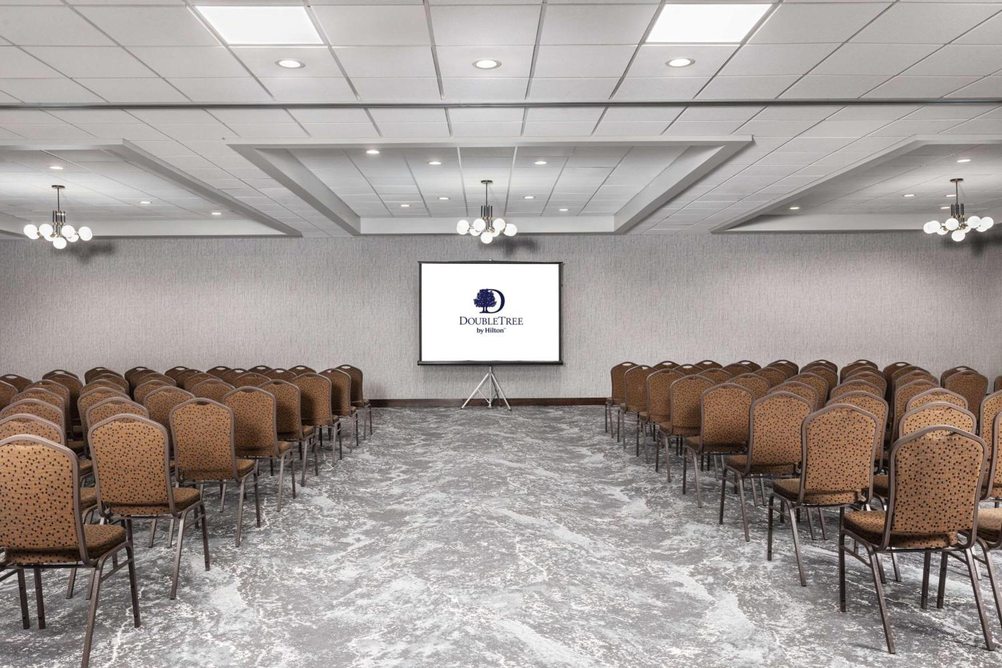 Doubletree By Hilton Greensboro Airport Exterior foto