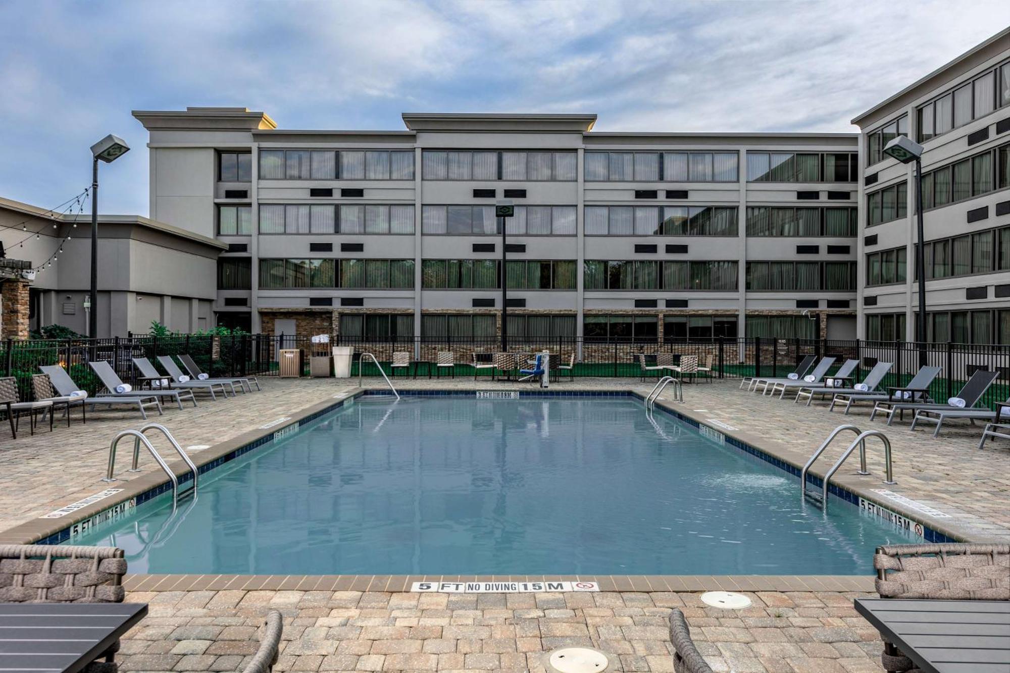 Doubletree By Hilton Greensboro Airport Exterior foto